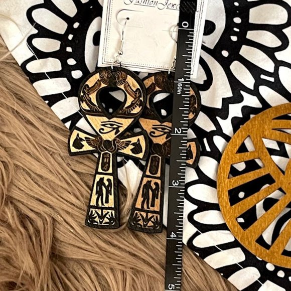 2 Pair of Occult Wooden Earrings - Picture 2 of 2